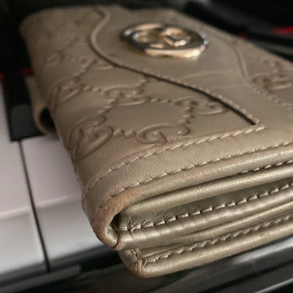 Gucci Guccissima Interlocking GG Wallet - Picture 4 of 11